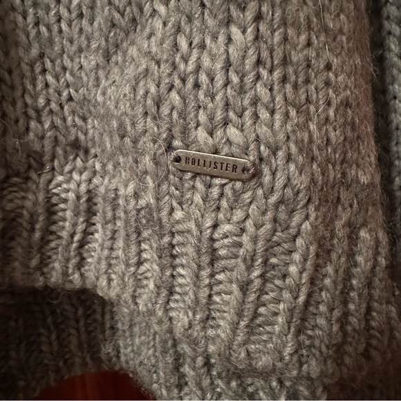 Hollister Gray Sweater - Picture 3 of 4